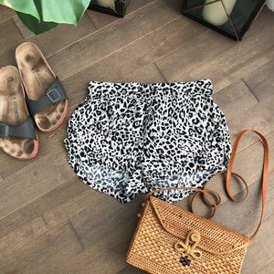 Vero Moda-Animal Print Shorts